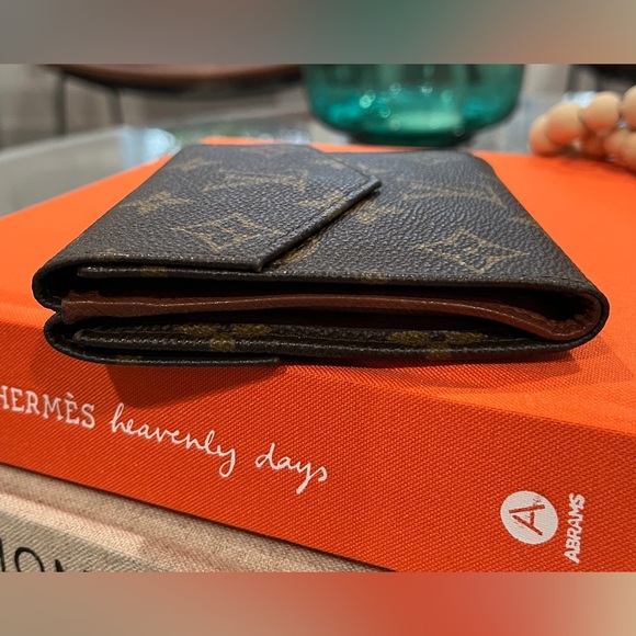 LOUIS VUITTON Compact Elise Monogram Wallet. Unisex. Excellent condition. - Picture 7 of 14